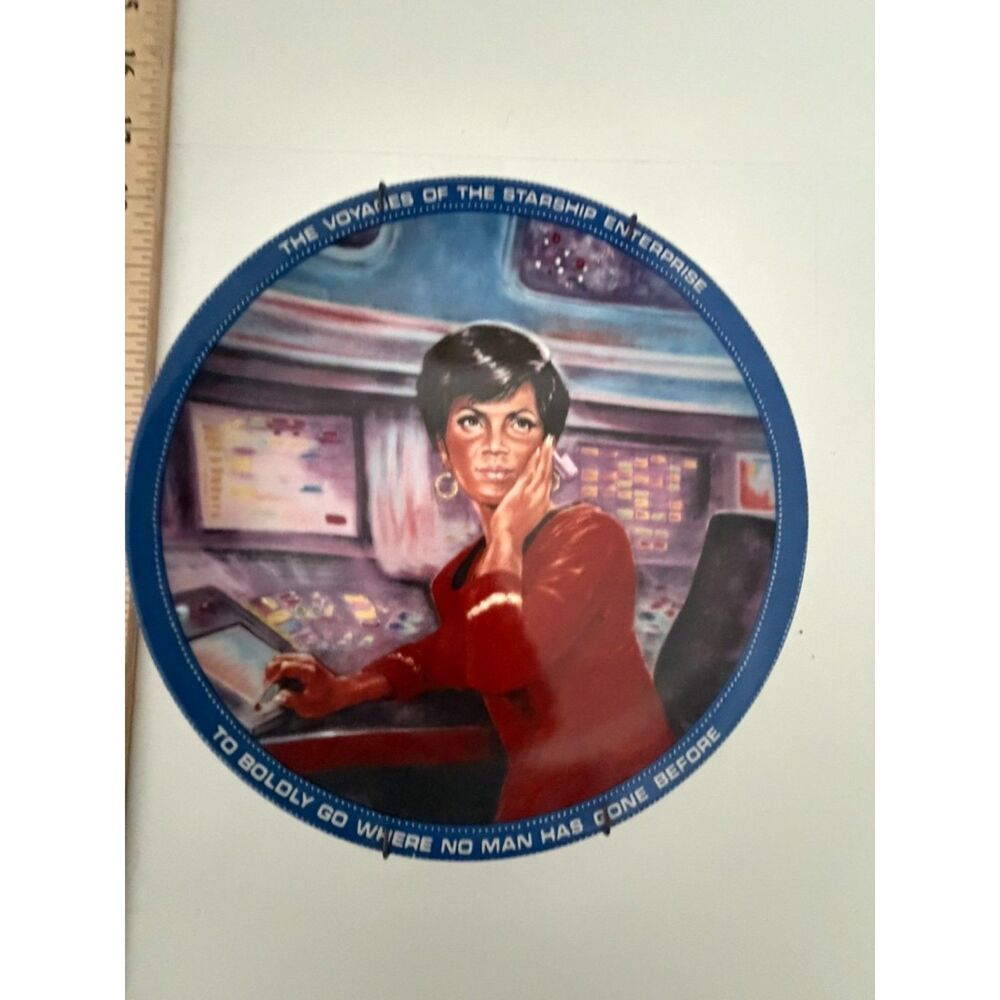 vtg star trek Lieutenant Uhura collectors plate by susie morton